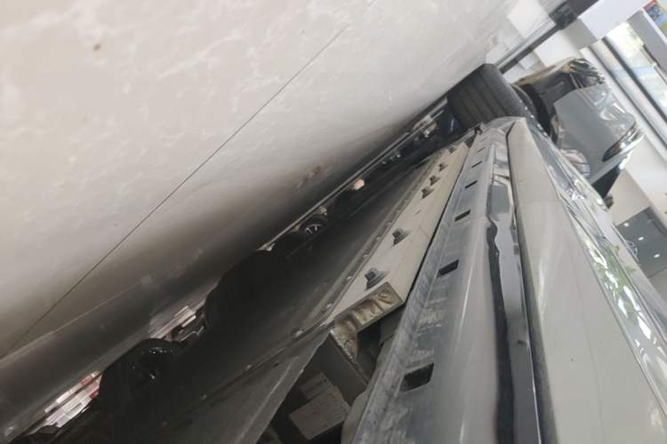 Used VOYAH FREE 2025 Model FREE+ Four-Wheel-Drive Qiankun Edition Left Side Sill