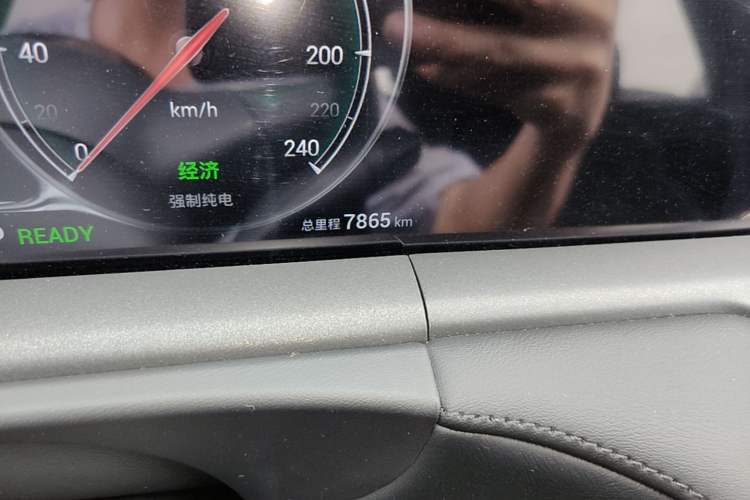 Used VOYAH FREE 2025 318 318 km Rear-Drive Touring Edition Odometer Close Up