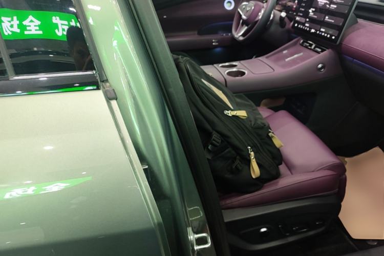 Used VOYAH FREE 2025 Model FREE+ Four-Wheel-Drive Qiankun Edition Right Front Seat