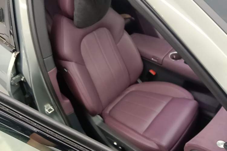 Used VOYAH FREE 2025 Model FREE+ Four-Wheel-Drive Qiankun Edition Right Front Seat