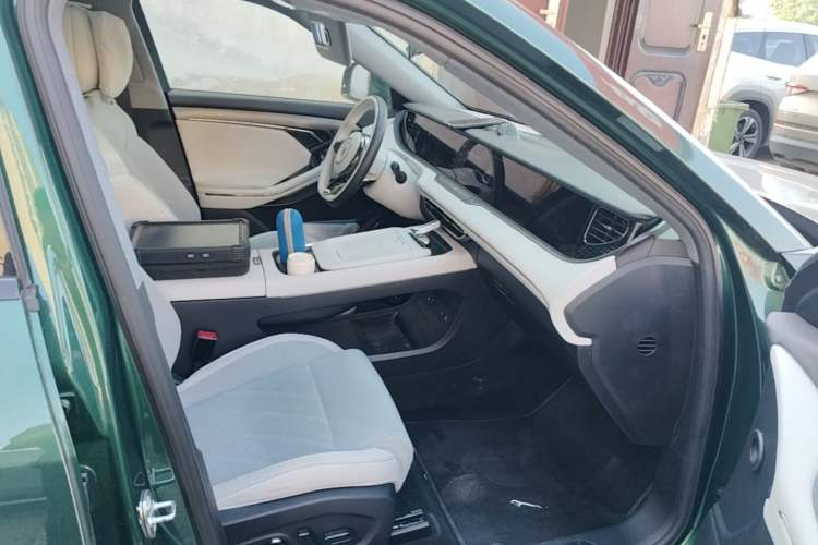 Used VOYAH FREE 2025 318 318 km Rear-Drive Touring Edition Right Front Seat