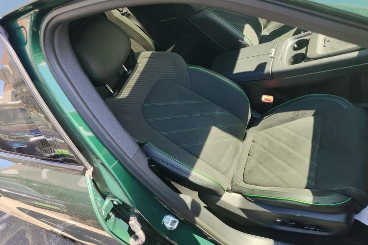 Used VOYAH FREE 2025 318 318 km Rear-Drive Touring Edition Right Front Seat