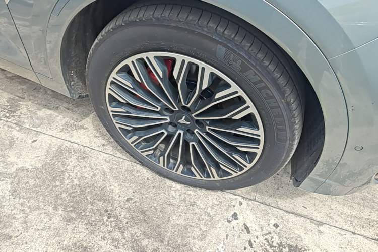 Used VOYAH FREE 2025 Model FREE+ Rear-Drive Qiankun Edition Right Front Wheel Hub