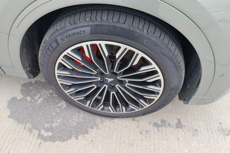 Used VOYAH FREE 2025 Model FREE+ Rear-Drive Qiankun Edition Right Front Wheel Hub