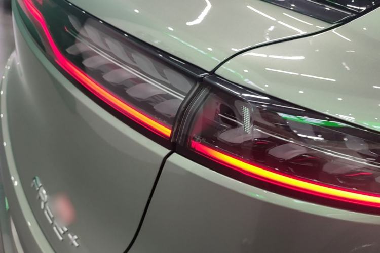 Used VOYAH FREE 2025 Model FREE+ Four-Wheel-Drive Qiankun Edition Right Rear Taillight