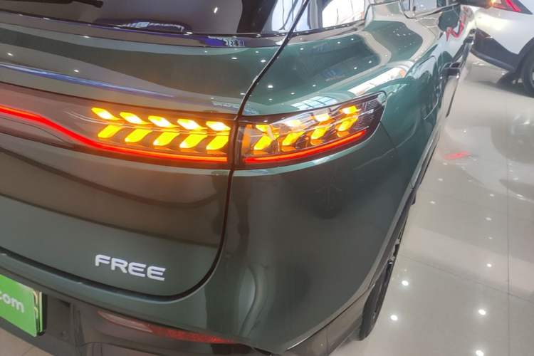 Used VOYAH FREE 2025 318 318 km Rear-Drive Touring Edition Right Rear Taillight