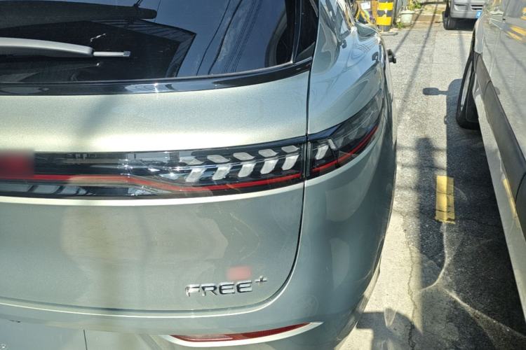 Used VOYAH FREE 2025 Model FREE+ Four-Wheel-Drive Qiankun Edition Right Rear Taillight
