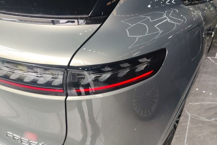 Used VOYAH FREE 2025 Model FREE+ Rear-Drive Qiankun Edition Right Rear Taillight