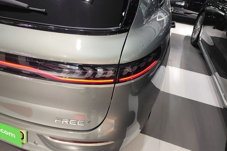 Used VOYAH FREE 2025 Model FREE+ Four-Wheel-Drive Qiankun Edition Right Rear Taillight