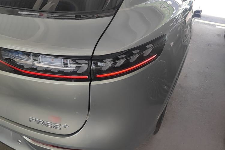 Used VOYAH FREE 2025 Model FREE+ Four-Wheel-Drive Qiankun Edition Right Rear Taillight