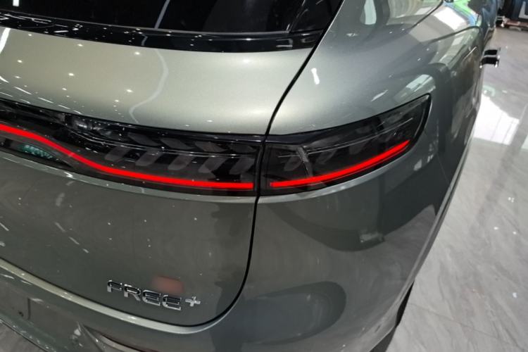 Used VOYAH FREE 2025 Model FREE+ Four-Wheel-Drive Qiankun Edition Right Rear Taillight