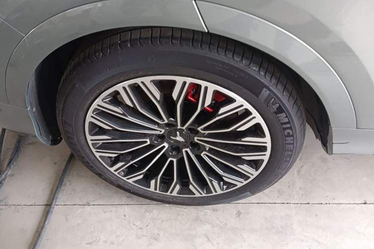 Used VOYAH FREE 2025 Model FREE+ Rear-Drive Qiankun Edition Right Rear Wheel Hub