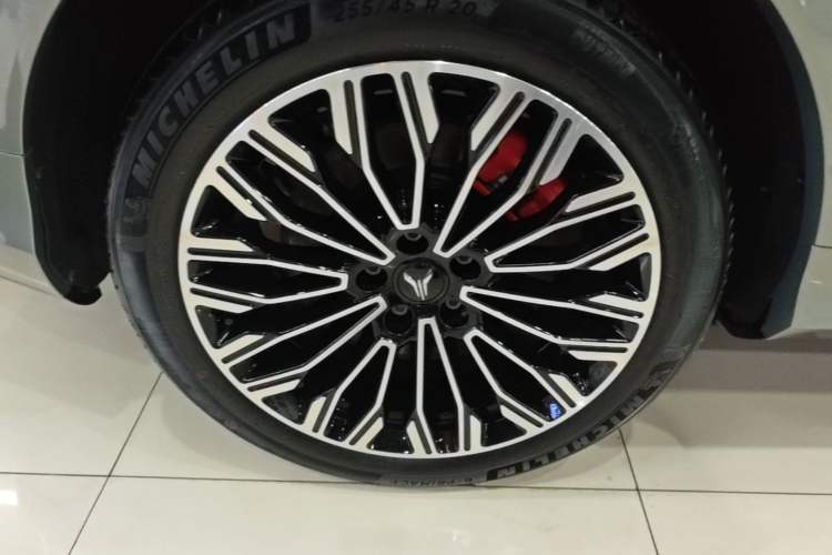 Used VOYAH FREE 2025 Model FREE+ Rear-Drive Qiankun Edition Right Rear Wheel Hub