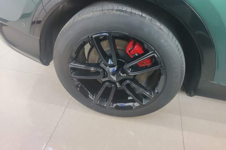 Used VOYAH FREE 2025 318 318 km Rear-Drive Touring Edition Right Rear Wheel Hub