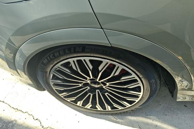 Used VOYAH FREE 2025 Model FREE+ Four-Wheel-Drive Qiankun Edition Right Rear Wheel Hub