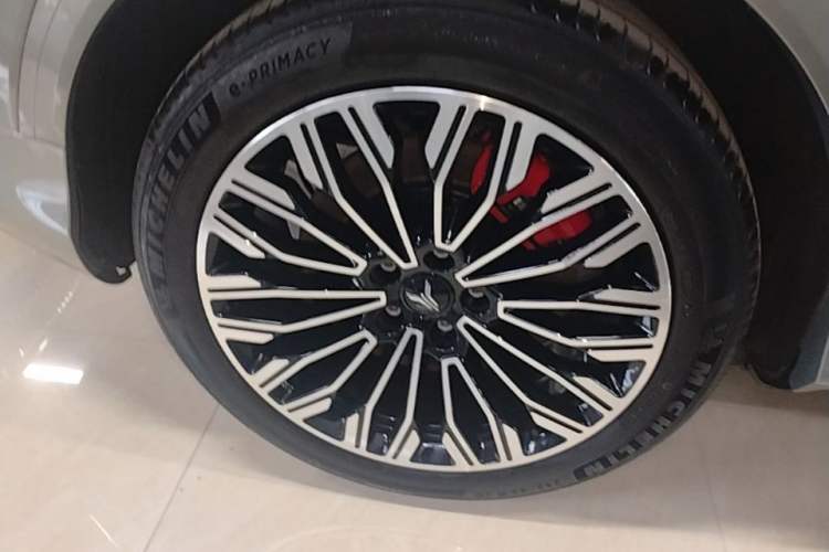 Used VOYAH FREE 2025 Model FREE+ Rear-Drive Qiankun Edition Right Rear Wheel Hub