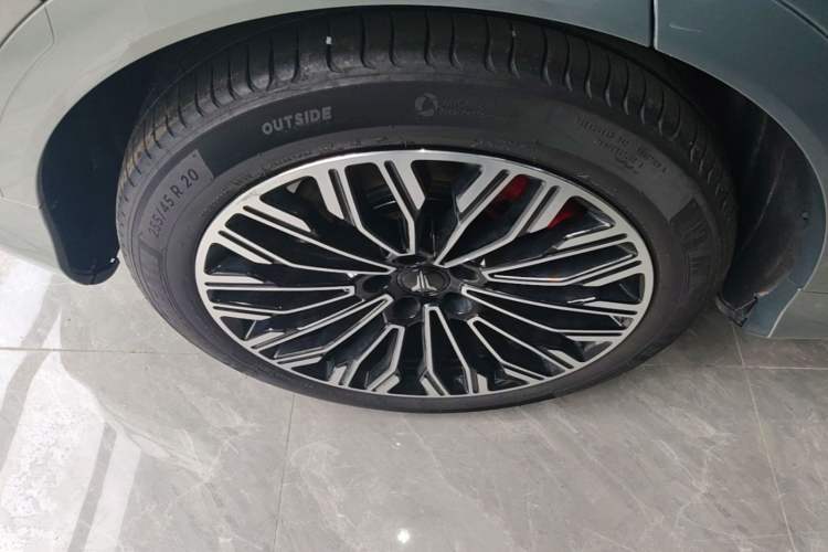 Used VOYAH FREE 2025 Model FREE+ Rear-Drive Qiankun Edition Right Rear Wheel Hub
