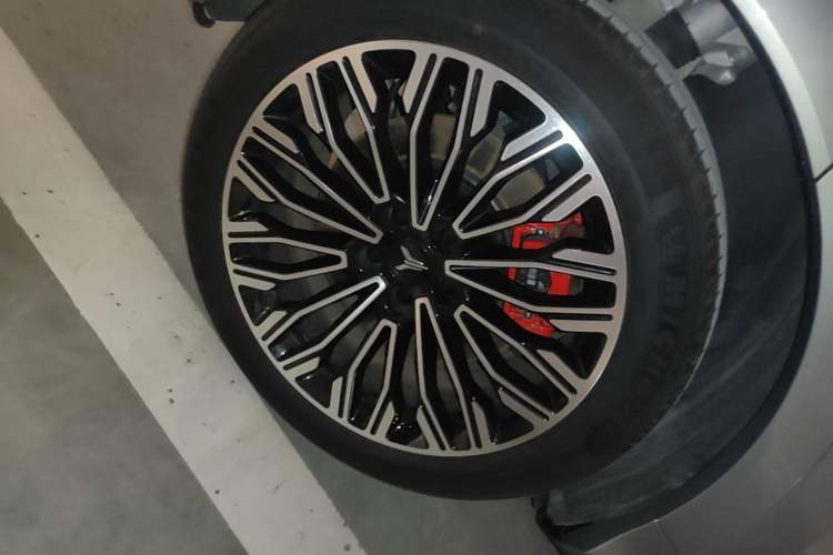 Used VOYAH FREE 2025 Model FREE+ Rear-Drive Qiankun Edition Right Rear Wheel Hub