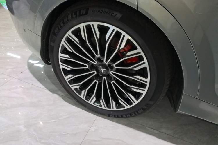Used VOYAH FREE 2025 Model FREE+ Four-Wheel-Drive Qiankun Edition Right Rear Wheel Hub