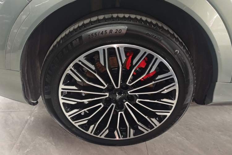 Used VOYAH FREE 2025 Model FREE+ Rear-Drive Qiankun Edition Right Rear Wheel Hub