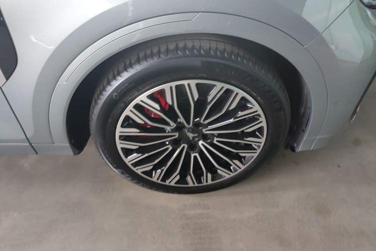 Used VOYAH FREE 2025 Model FREE+ Rear-Drive Qiankun Edition Right Rear Wheel Hub