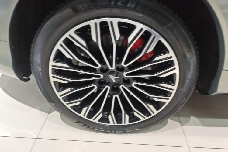 Used VOYAH FREE 2025 Model FREE+ Rear-Drive Qiankun Edition Right Rear Wheel Hub