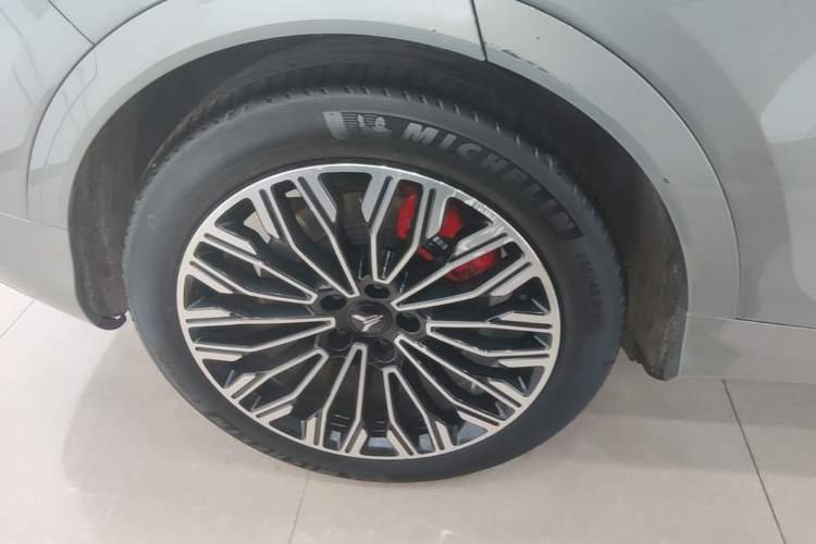 Used VOYAH FREE 2025 Model FREE+ Four-Wheel-Drive Qiankun Edition Right Rear Wheel Hub