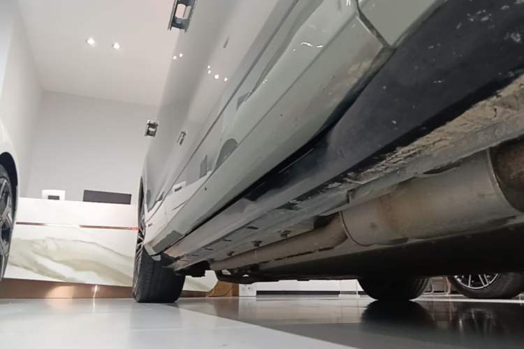Used VOYAH FREE 2025 Model FREE+ Four-Wheel-Drive Qiankun Edition Right Side Sill