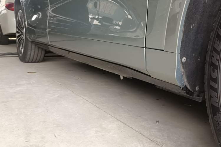 Used VOYAH FREE 2025 Model FREE+ Rear-Drive Qiankun Edition Right Side Sill
