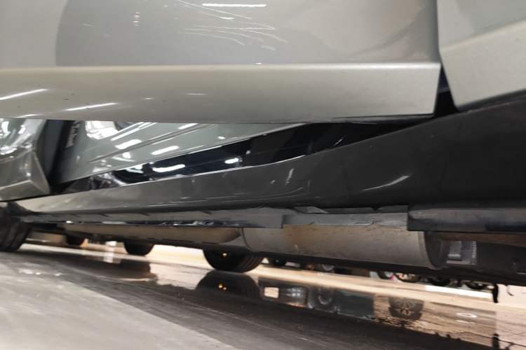 Used VOYAH FREE 2025 Model FREE+ Four-Wheel-Drive Qiankun Edition Right Side Sill