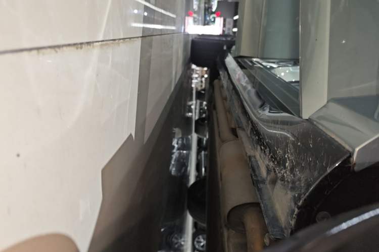 Used VOYAH FREE 2025 Model FREE+ Rear-Drive Qiankun Edition Right Side Sill