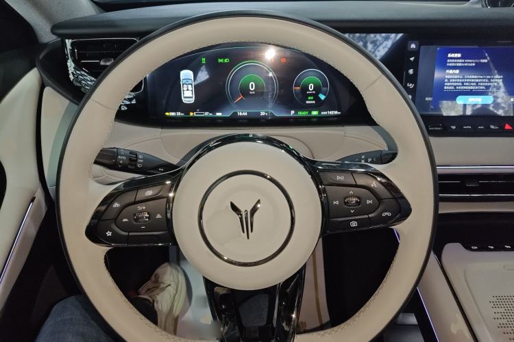 Used VOYAH FREE 2025 318 318 km Rear-Drive Touring Edition Steering Wheel