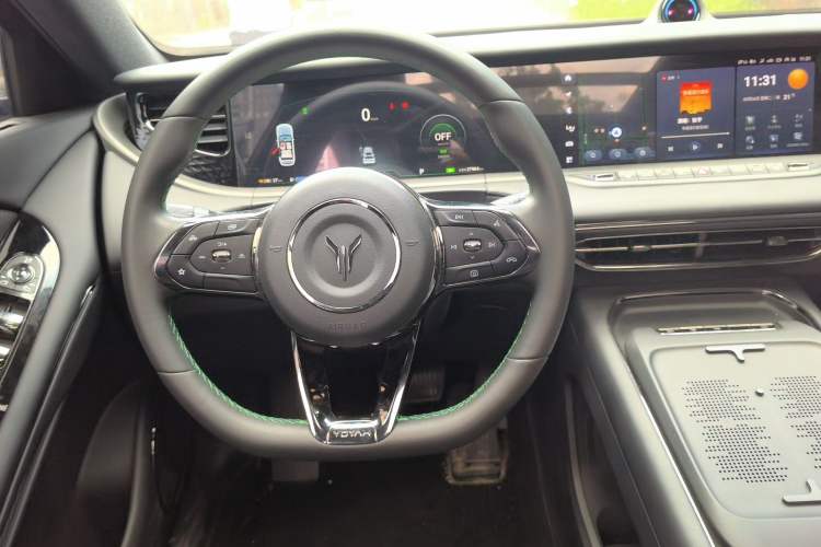 Used VOYAH FREE 2025 318 318 km Rear-Drive Touring Edition Steering Wheel