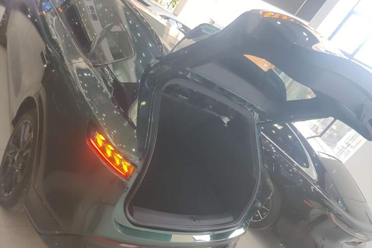 Used VOYAH FREE 2025 318 318 km Rear-Drive Touring Edition Trunk