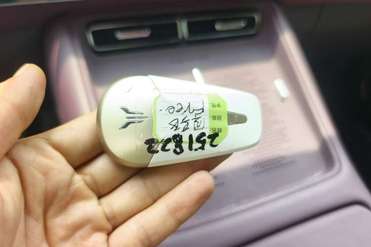 Used VOYAH FREE 2025 Model FREE+ Four-Wheel-Drive Qiankun Edition Vehicle Key