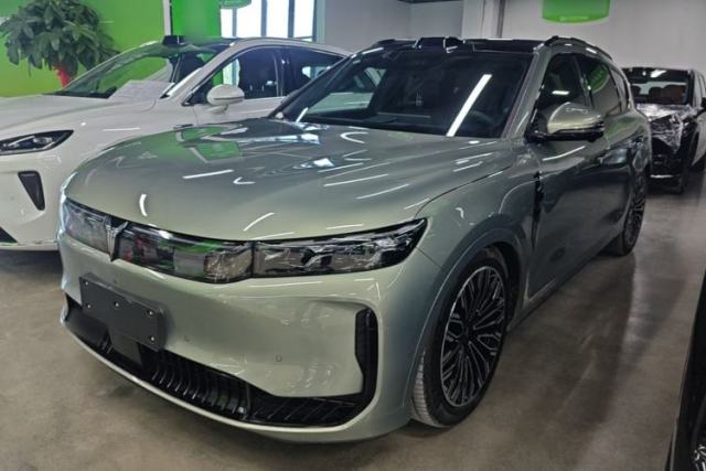 Ojetý VOYAH FREE 2025 Model FREE+ Four-Wheel-Drive Qiankun Edition