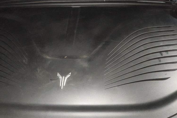 Used VOYAH FREE 2025 Model FREE+ Rear-Drive Qiankun Edition Engine Bay