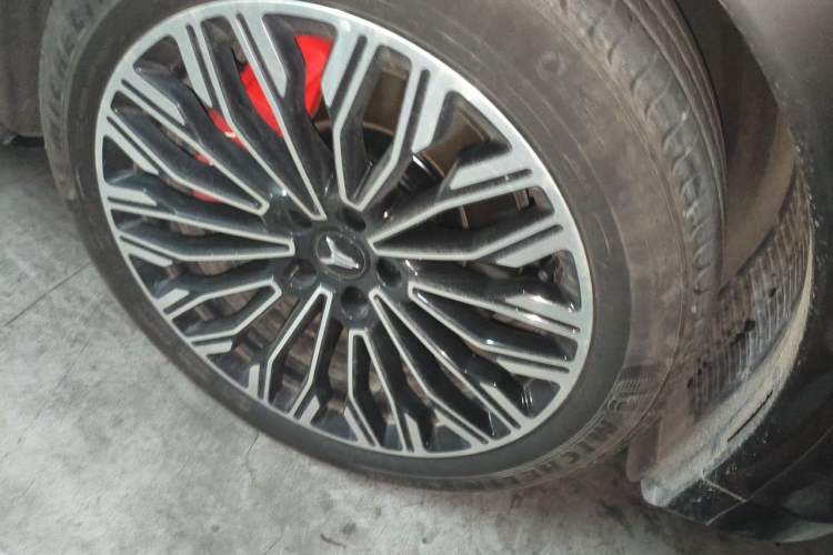 Used VOYAH FREE 2025 Model FREE+ Rear-Drive Qiankun Edition Right Front Wheel Hub