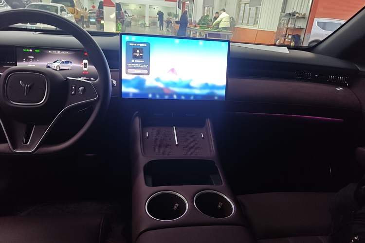 Used VOYAH FREE 2025 Model FREE+ Four-Wheel-Drive Qiankun Edition Audio And AC Panel