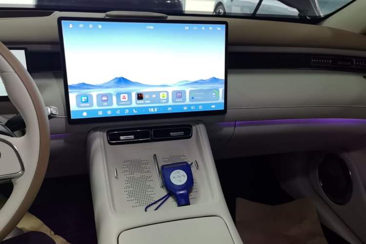Used VOYAH FREE 2025 Model FREE+ Four-Wheel-Drive Qiankun Edition Audio And AC Panel