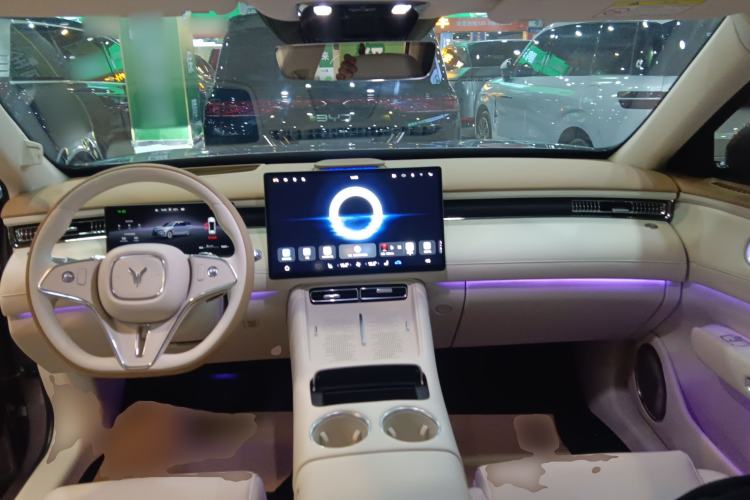 Used VOYAH FREE 2025 Model FREE+ Four-Wheel-Drive Qiankun Edition Center Console
