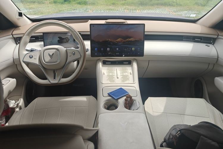 Used VOYAH FREE 2025 Model FREE+ Four-Wheel-Drive Qiankun Edition Center Console