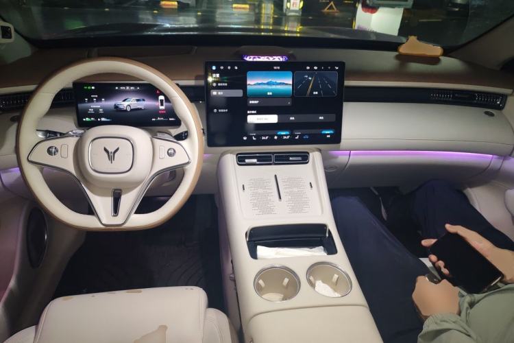 Used VOYAH FREE 2025 Model FREE+ Four-Wheel-Drive Qiankun Edition Center Console