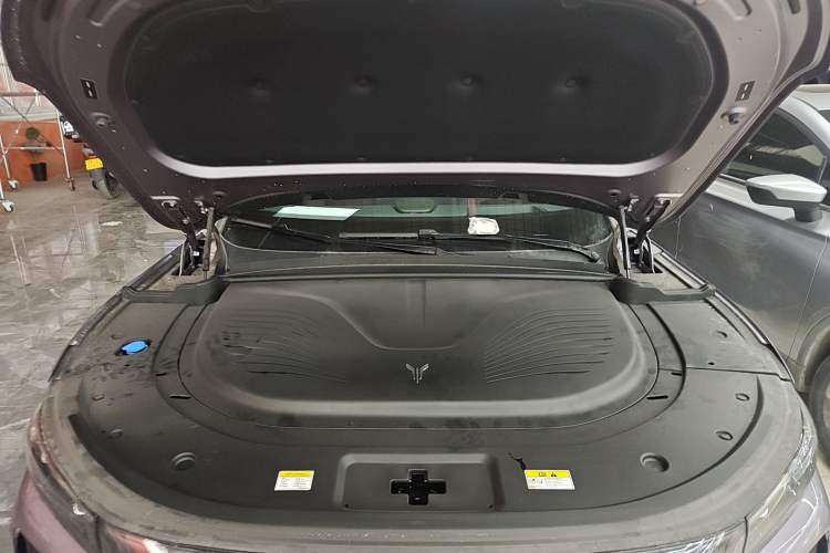 Used VOYAH FREE 2025 Model FREE+ Four-Wheel-Drive Qiankun Edition Engine Bay