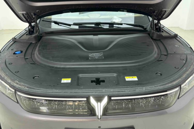 Used VOYAH FREE 2025 Model FREE+ Four-Wheel-Drive Qiankun Edition Engine Bay