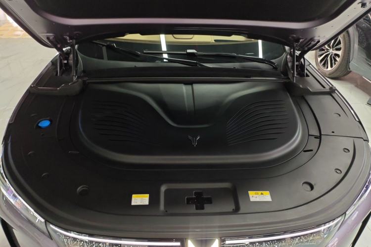 Used VOYAH FREE 2025 Model FREE+ Four-Wheel-Drive Qiankun Edition Engine Bay