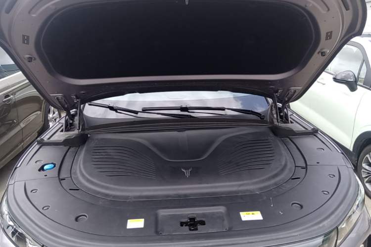 Used VOYAH FREE 2025 Model FREE+ Four-Wheel-Drive Qiankun Edition Engine Bay