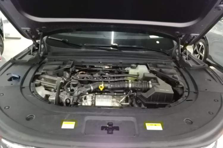 Used VOYAH FREE 2025 Model FREE+ Four-Wheel-Drive Qiankun Edition Engine Bay