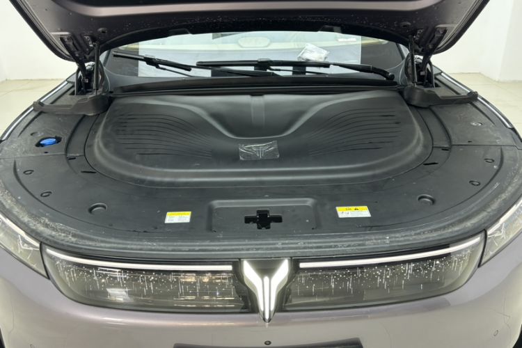 Used VOYAH FREE 2025 Model FREE+ Four-Wheel-Drive Qiankun Edition Engine Bay