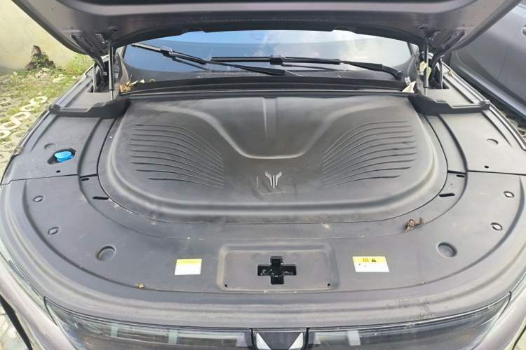 Used VOYAH FREE 2025 Model FREE+ Four-Wheel-Drive Qiankun Edition Engine Bay